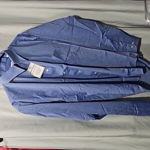 NWOT MANHATTAN DRESS SHIRT